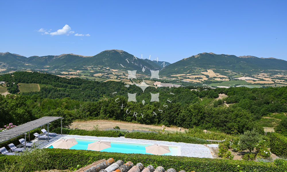 Hamlet Castelraimondo Macerata Marche Italy Pool