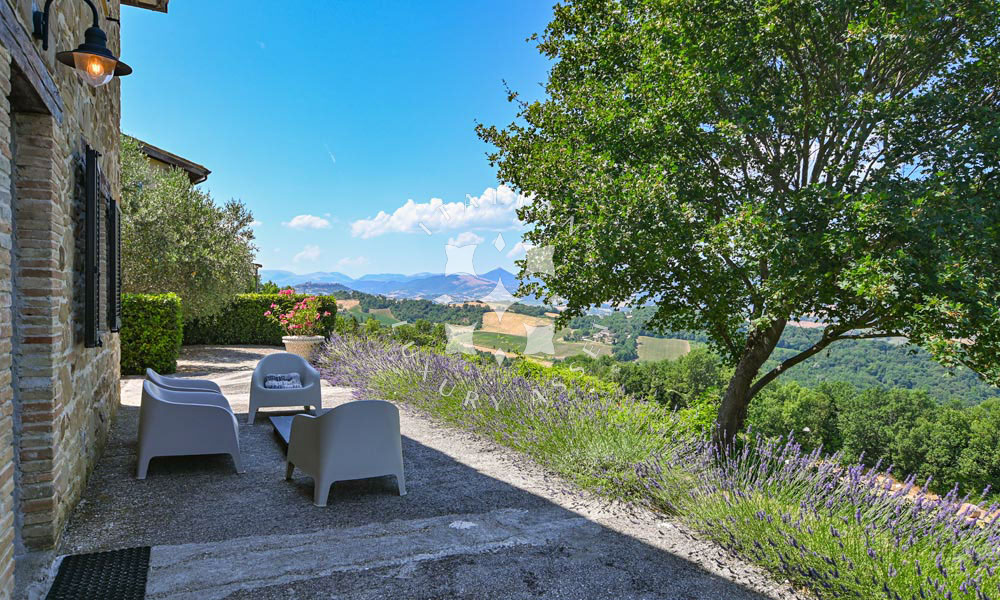 Hamlet Castelraimondo Macerata Marche Italy Pool