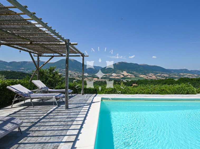 Hamlet Castelraimondo Macerata Marche Italy Pool