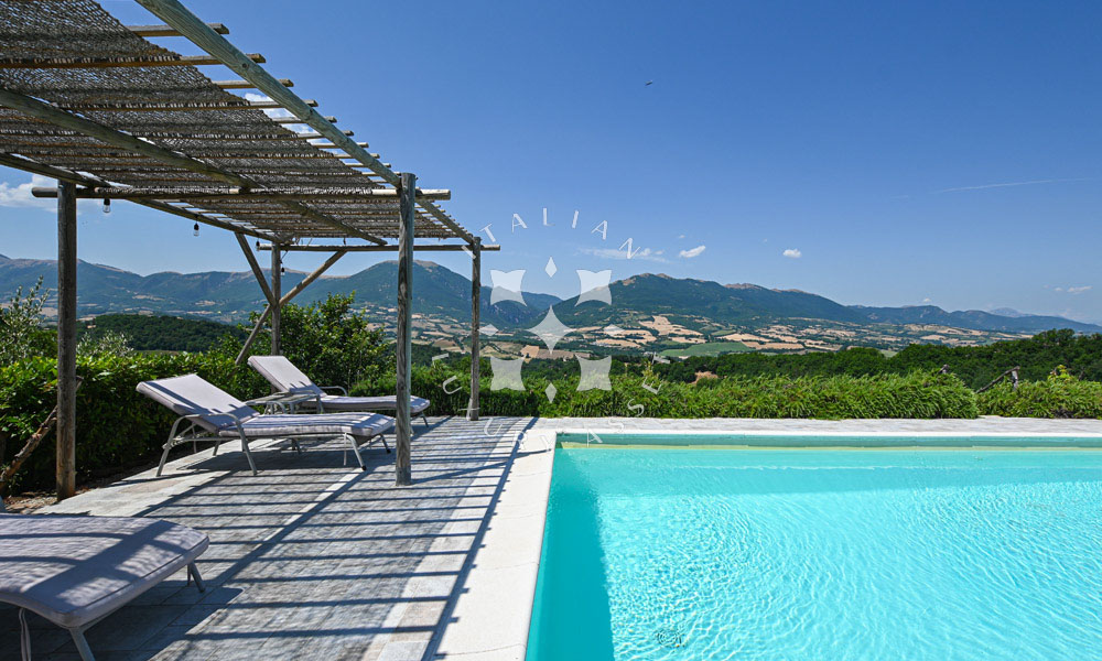 Hamlet Castelraimondo Macerata Marche Italy Pool