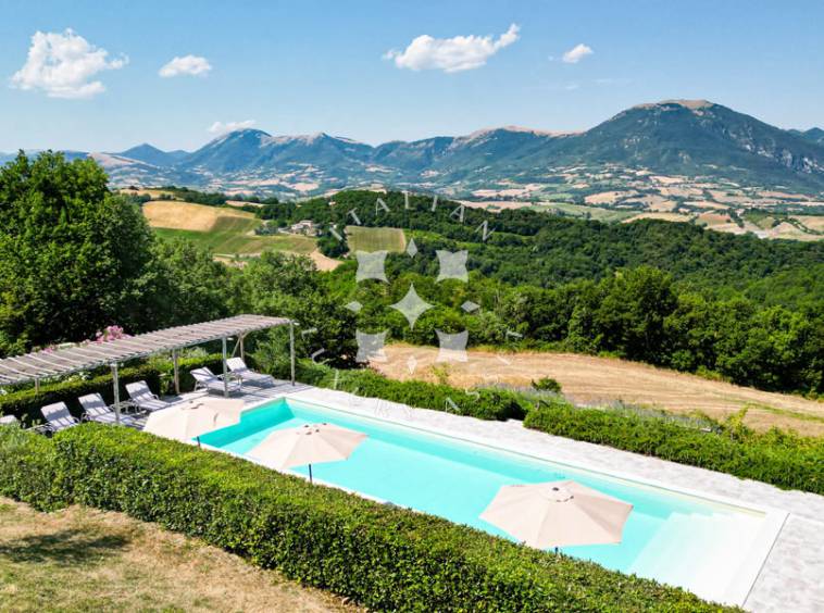 Hamlet Castelraimondo Macerata Marche Italy Pool