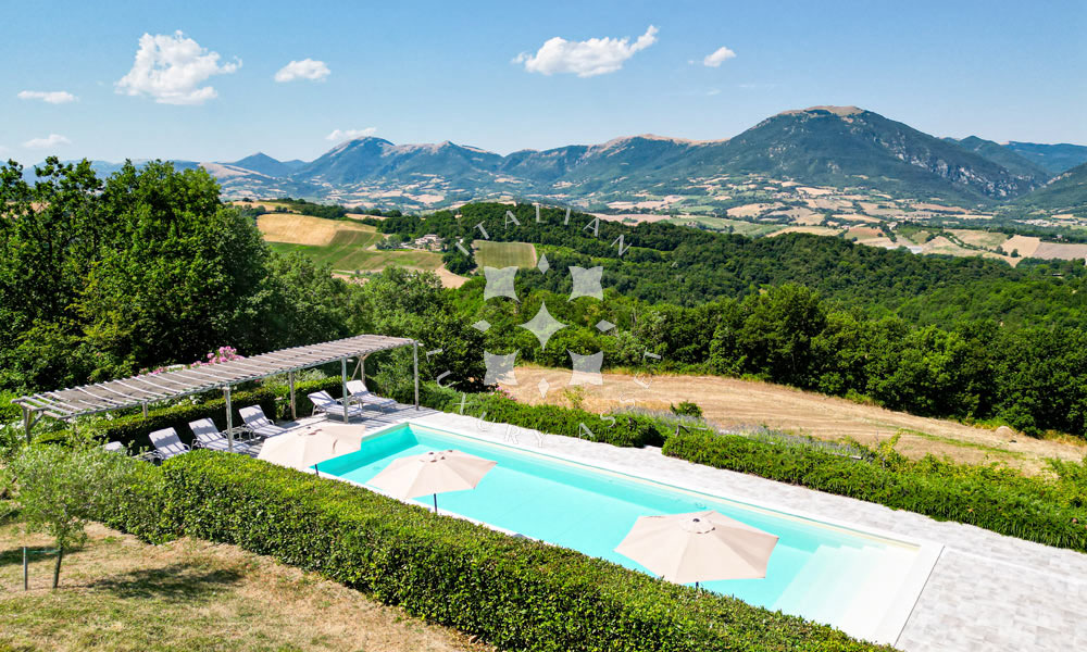 Hamlet Castelraimondo Macerata Marche Italy Pool