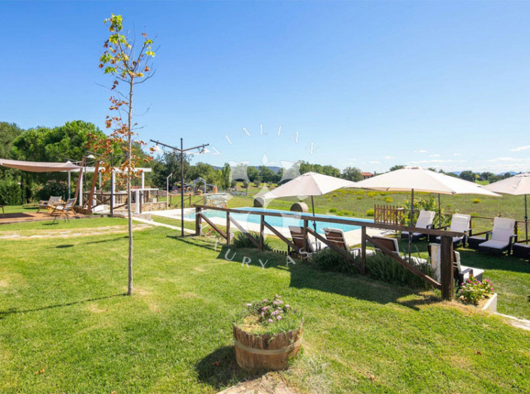 Modern Villa Cortona Arezzo Tuscany Italy Pool
