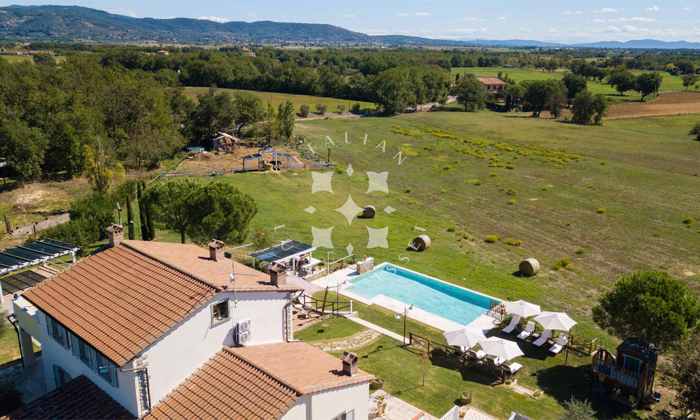 Modern Villa Cortona Arezzo Tuscany Italy Pool