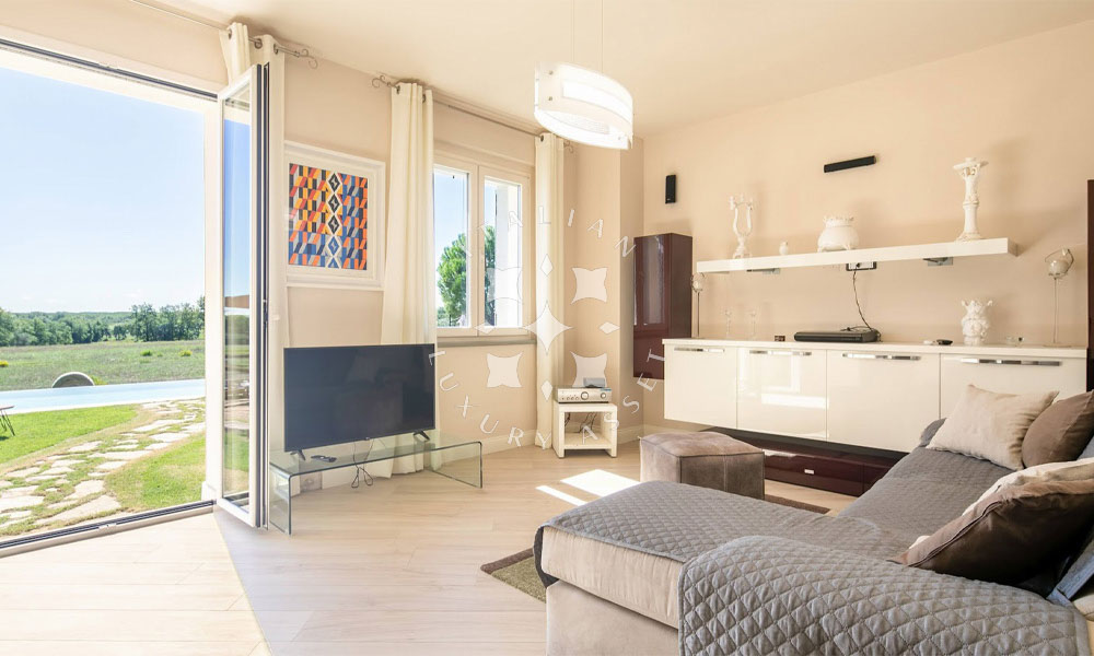 Modern Villa Cortona Arezzo Tuscany Italy Pool