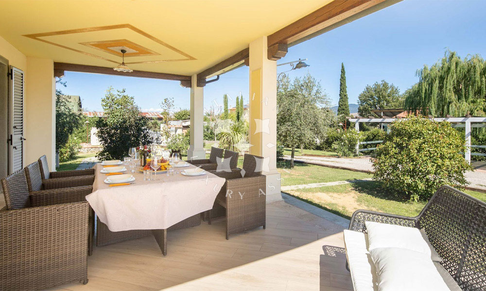 Modern Villa Cortona Arezzo Tuscany Italy Pool