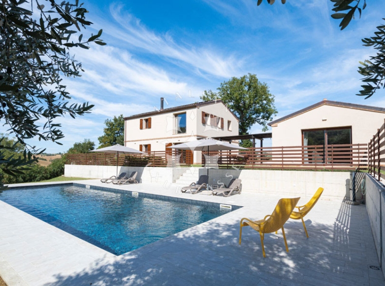 Country House Mogliano Marche Pool Panorama