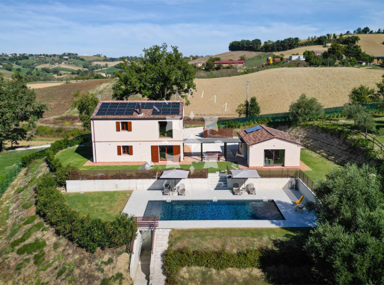 Country House Mogliano Marche Pool Panorama