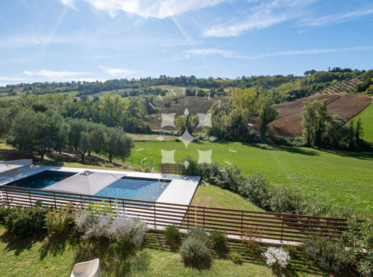 Country House Mogliano Marche Pool Panorama