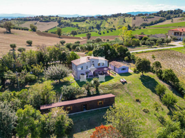 Farmhouse Montecassiano Macerata Marche Panorama Dependance