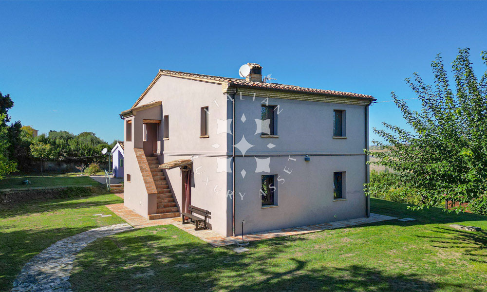Farmhouse Montecassiano Macerata Marche Panorama Dependance